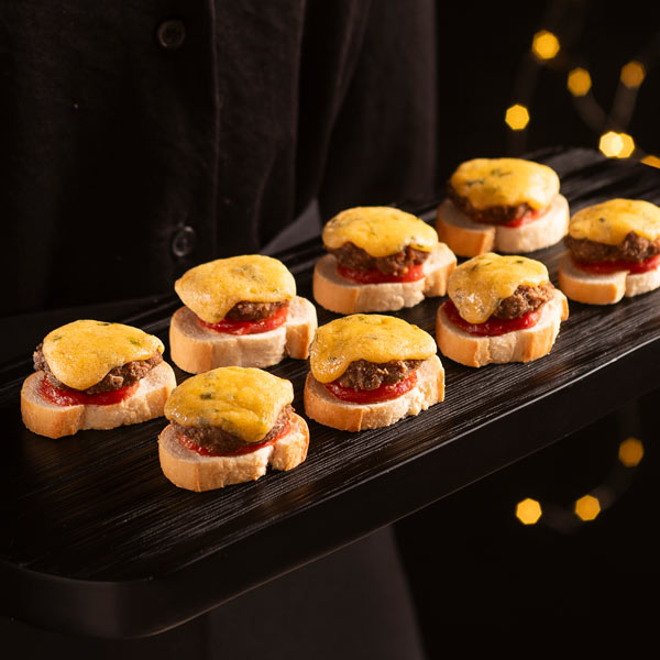 Cheeseburger-Crostini-On-Tray