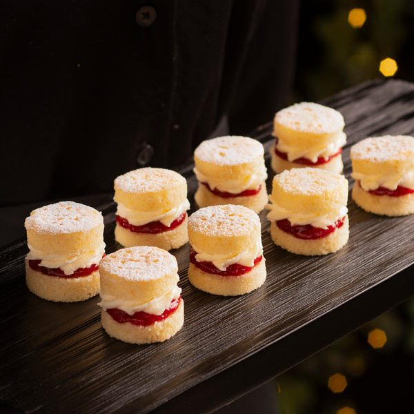 Mini-Victoria-Sponge-on-Tray